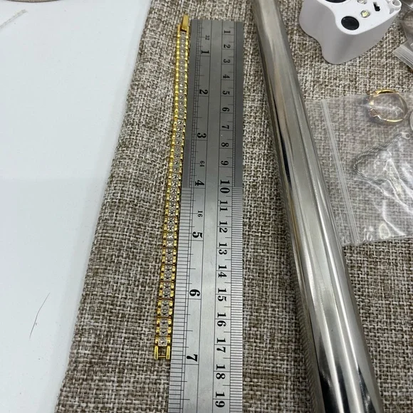 Vintage Gold Tone Bracelet with Intricate Detailing - Picture 14 of 16